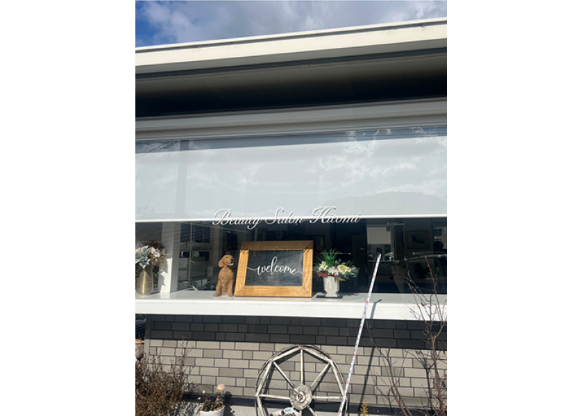 【ひとみ美容室様】店舗ガラス用サインをさせていただきました！