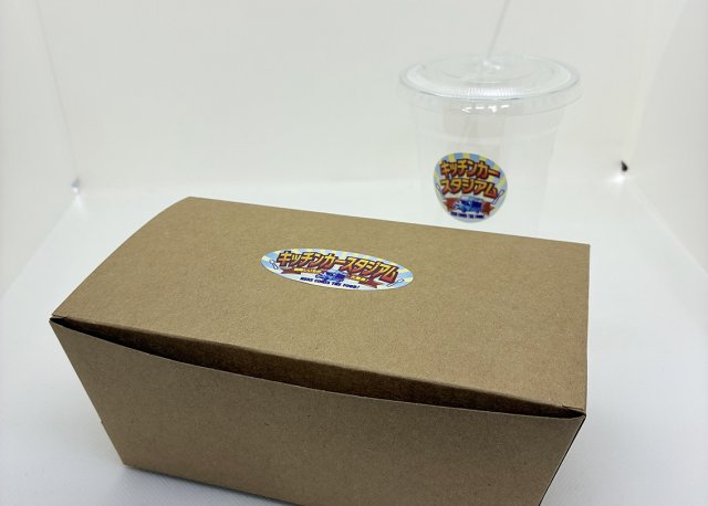 【キッチンカースタジアム】カップ・テイクアウト容器用シールを制作させて頂きました！