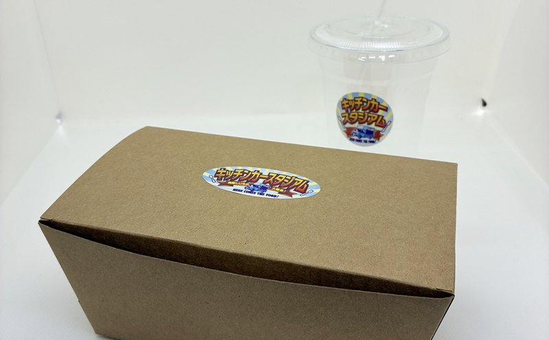 【キッチンカースタジアム】カップ・テイクアウト容器用シールを制作させて頂きました！