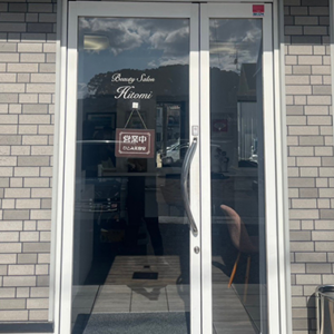 【ひとみ美容室様】店舗ガラス用サインをさせていただきました！